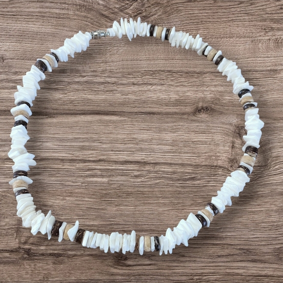Jewelry - Elegant White and Brown Shell Necklace